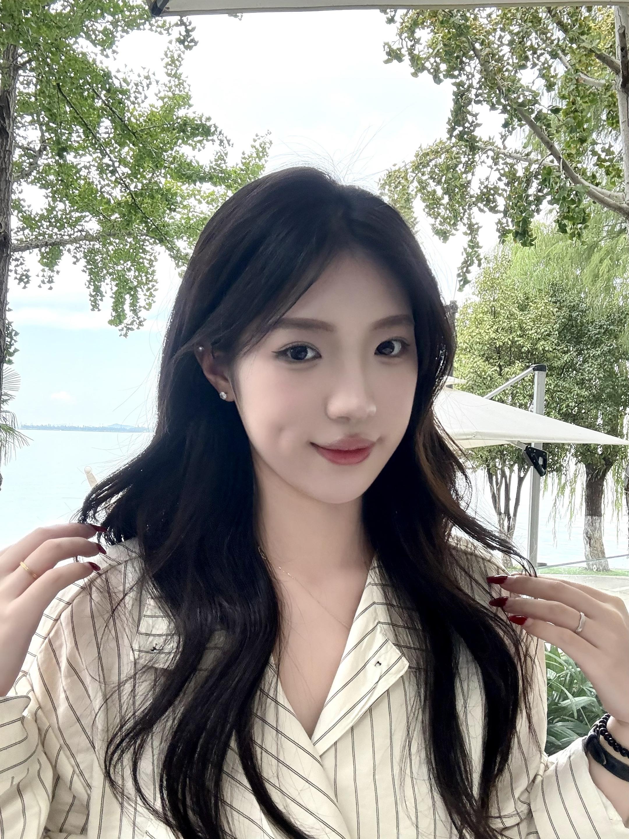 每个人都像一本书 薄或厚 细心翻阅的人才会读懂其特别 合适的人才会将你读懂