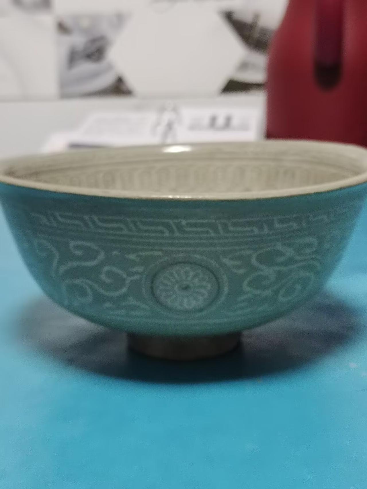高丽王朝镶嵌青瓷碗
 
（公元12-13世纪，高丽中期，约中国南宋时期）
这只碗