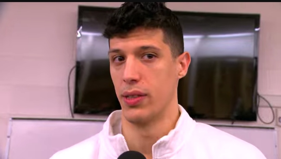 冯泰奇奥谈比赛最后时刻失利：我们一直在强调集体的韧性，总体来说这是一场很不错的比