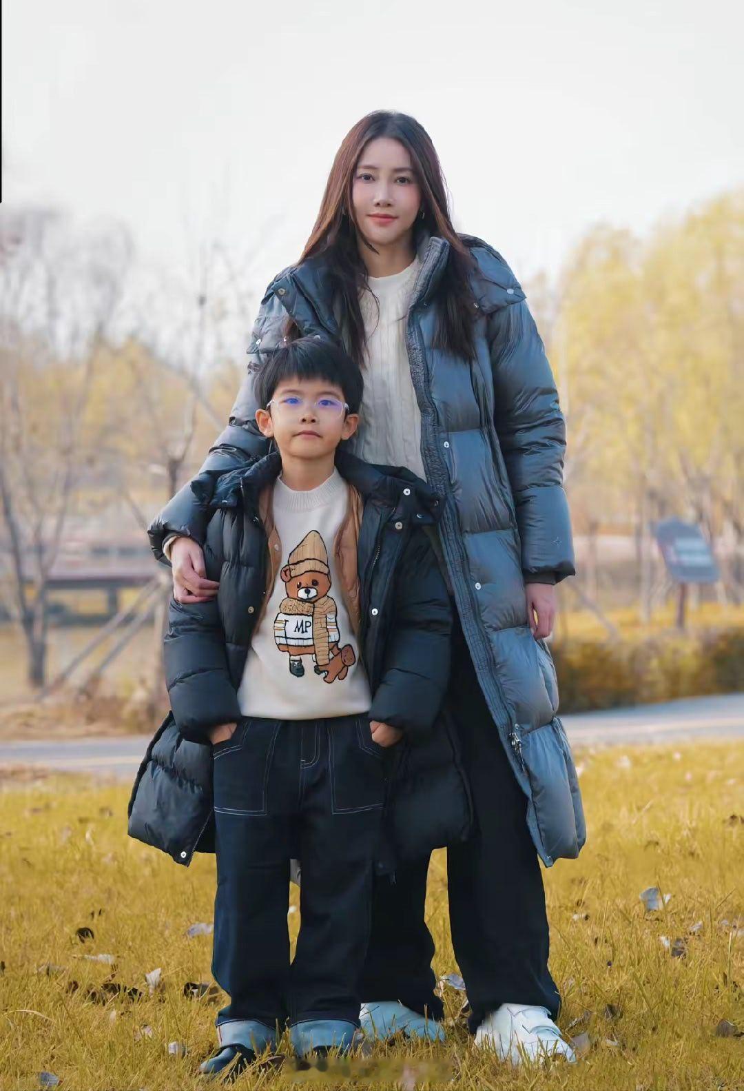 弦子李茂儿子正面照  好帅气啊 