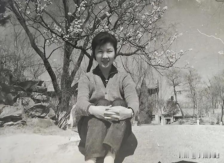 名门才女扎根军旅！周如雁：一句报幕稳住国庆顶级盛典
 
周如雁（1934— ），