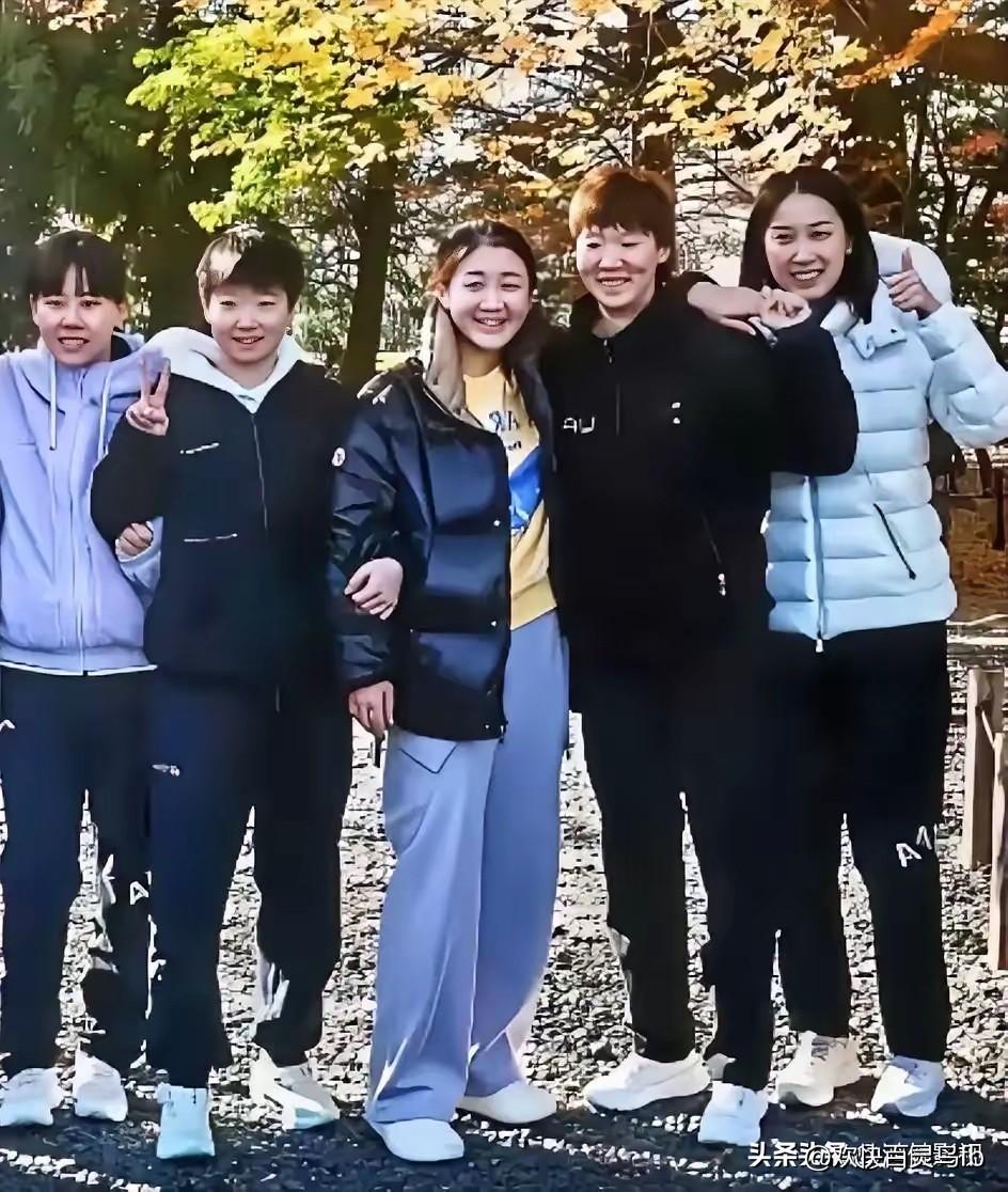 国乒“五美”真漂亮！请这四种人爱护而不要拆散她们。
有人因为巴黎奥运会金银牌之争