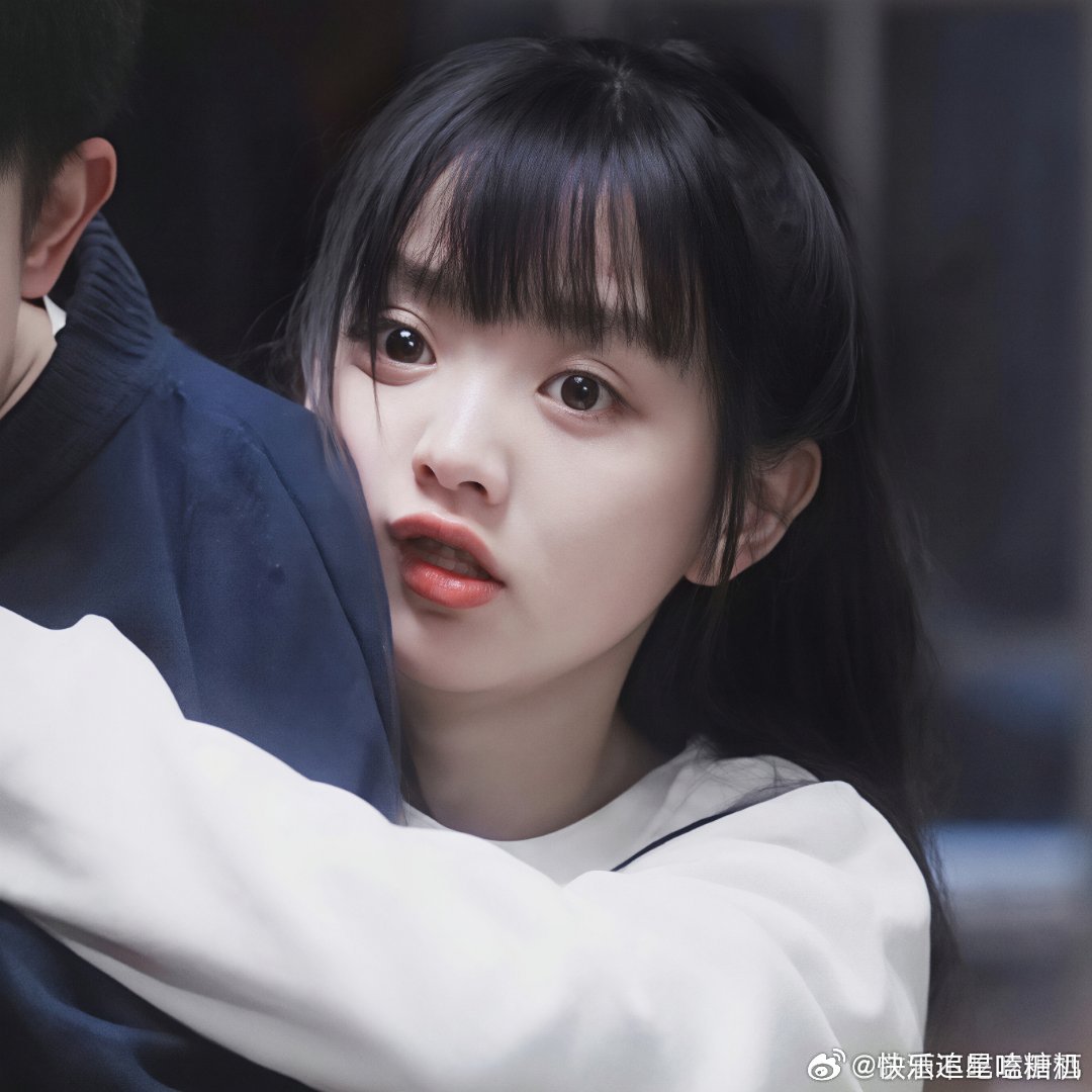 张凌赫田曦薇对唱 声线一柔一沉完美交融，对唱时默契对视甜度拉满，舞台氛围感十足，