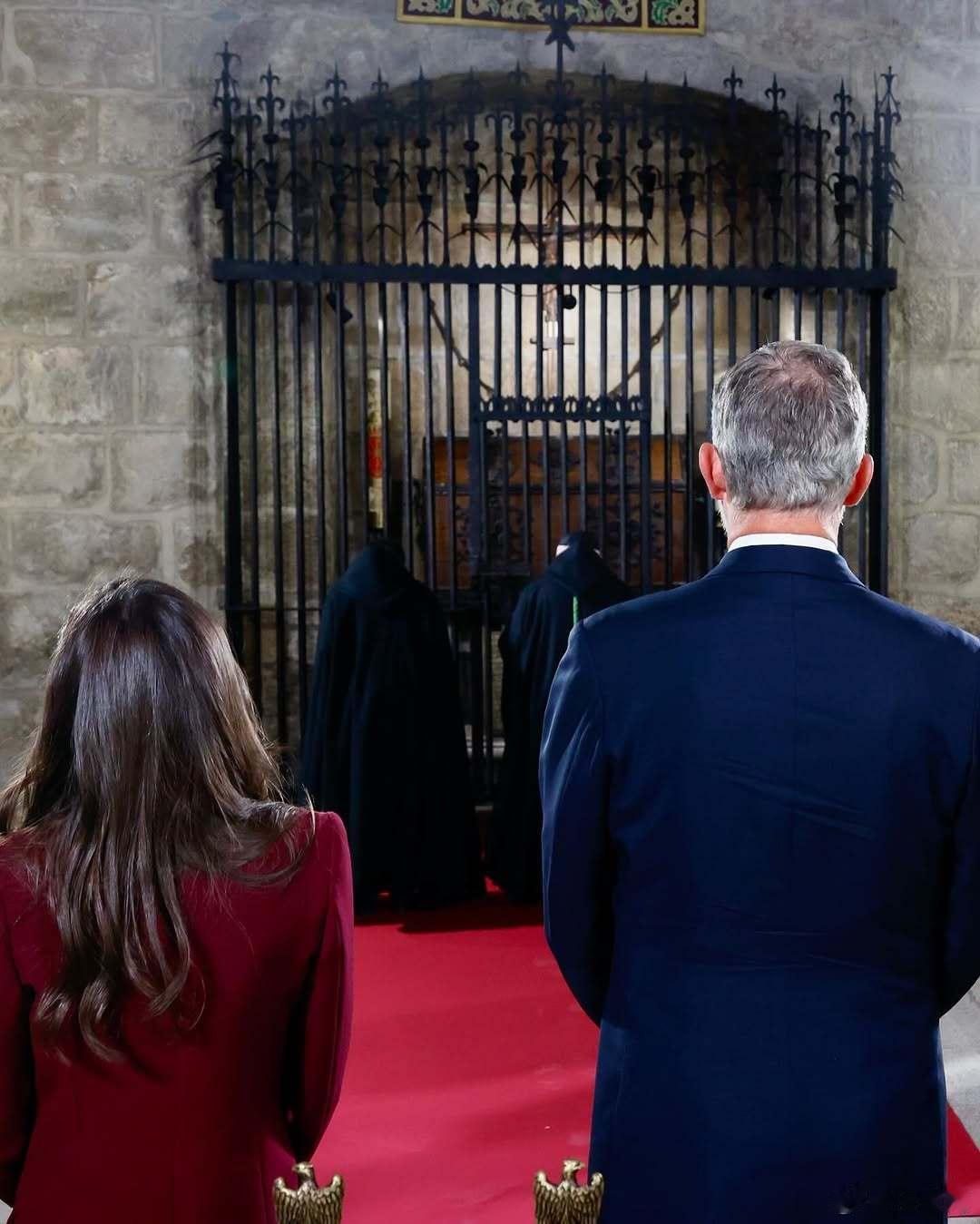 西班牙王室 🇪🇸9月26日，阿斯图里亚斯公主以维亚纳公主的身份在莱尔修道院，