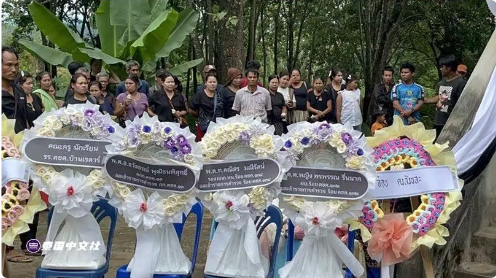 泰国7岁女童“小葡萄”火化：500人哀悼，父亲泪别“来世再做我女儿” 