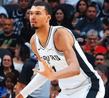 看到文班亚马这项数据出来，才知道姚明当时在NBA的厉害，过去的5场比赛文班总共得