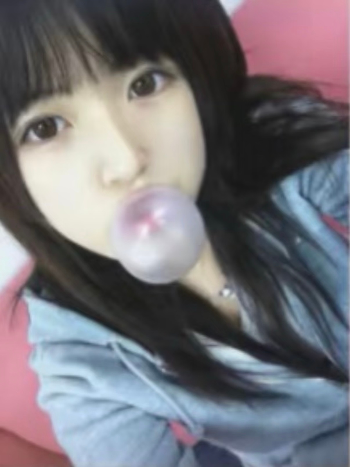 特别羡慕会吹泡泡的人，为啥我就是不会吹？难道是泡泡糖的问题？目前已知大大绿箭炫迈