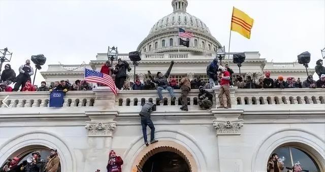 美国为何不担心自己国家发生革命？因为说白了，美国政府是真杀人

美国社会确实存在