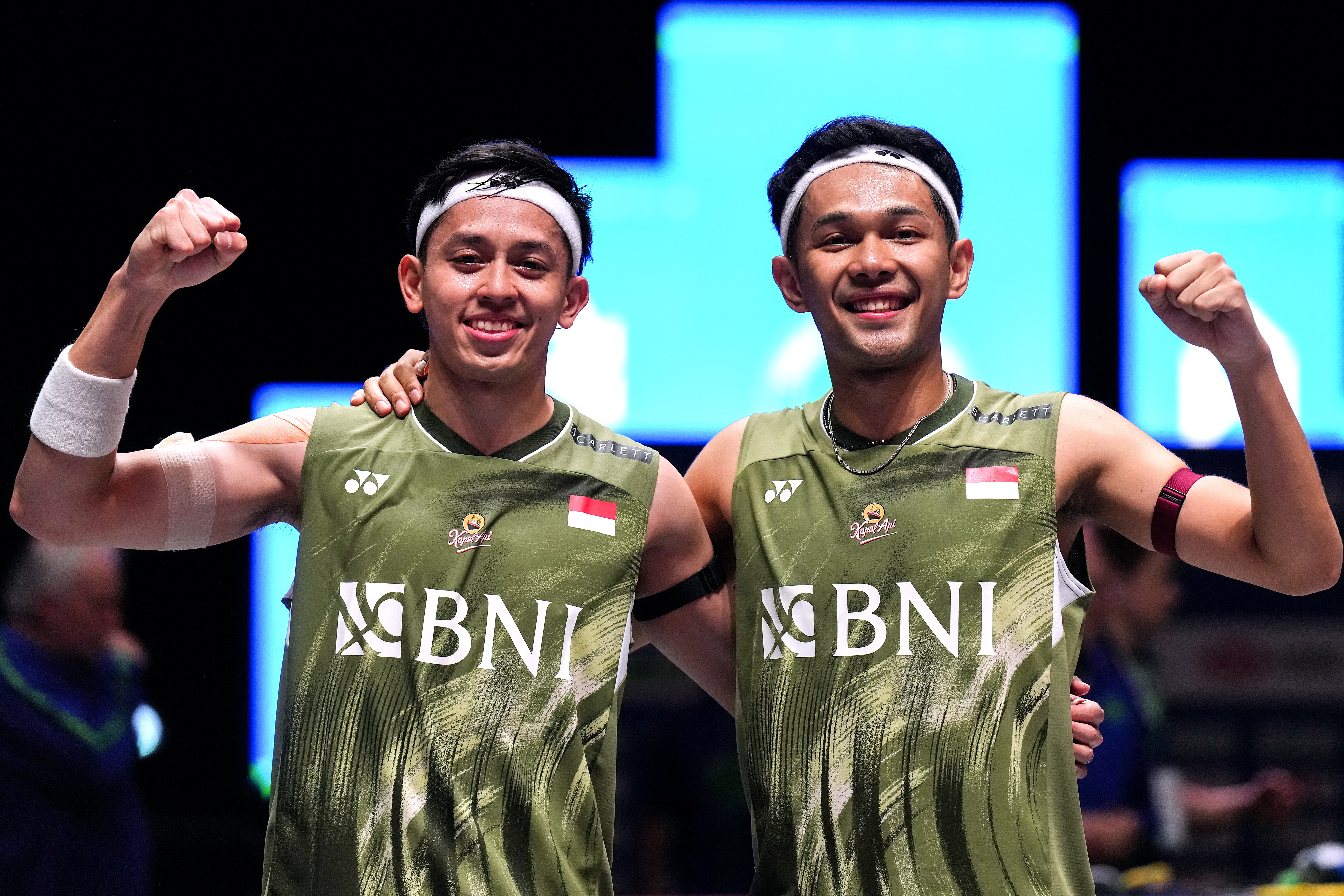 阿尔菲安/阿迪安托🇮🇩 14-21、21-11、22-20 🇭🇰洪魁俊/