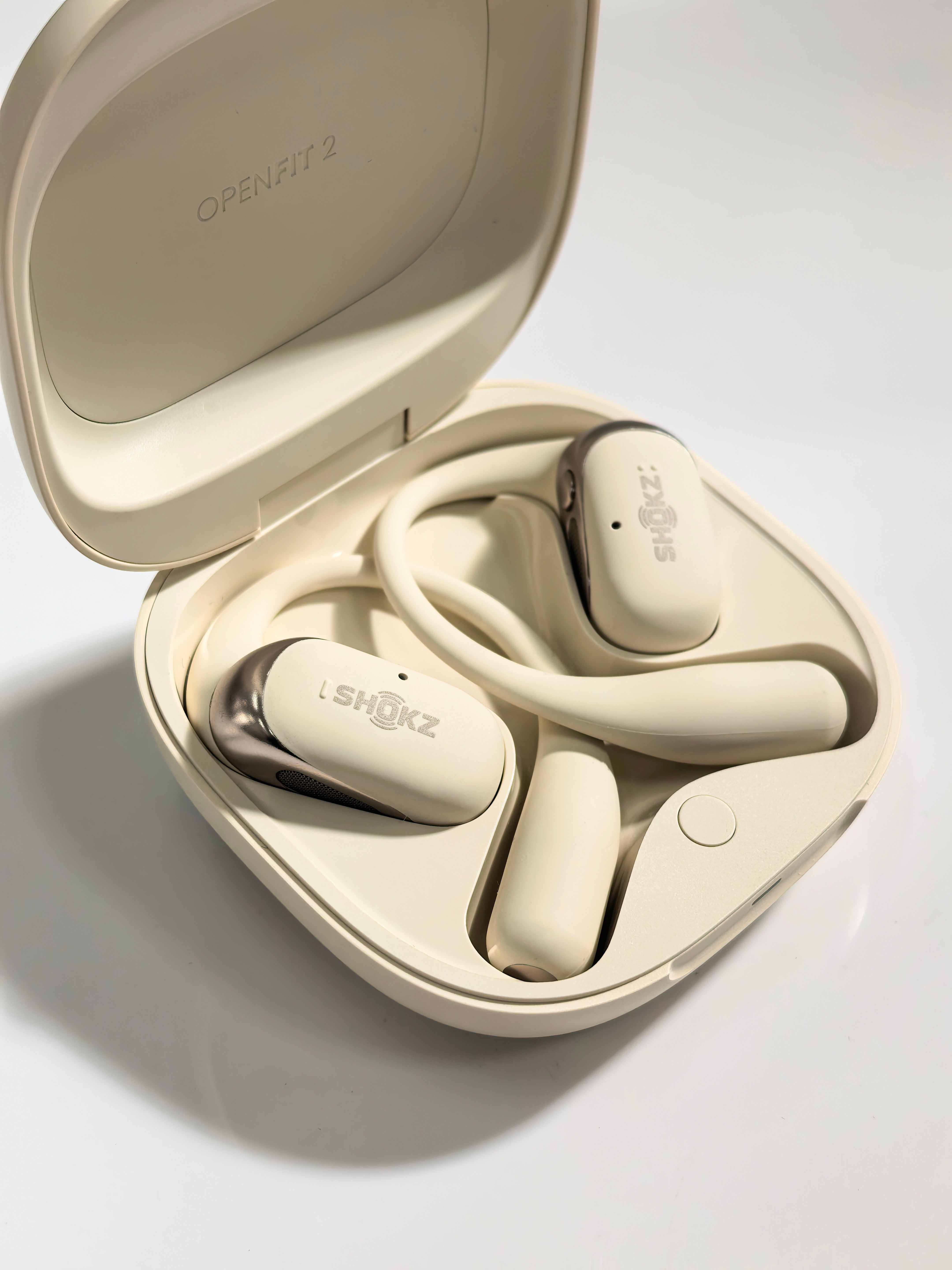 最近通勤天天戴韶音OpenFit 2🎧轻得有时候都忘了戴着耳机，久戴也没压迫感