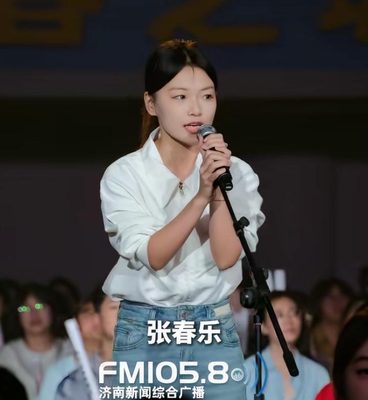 太励志！山师学子逆袭考入清华硕士
 
6月12日，济南市大学生毕业典礼上，山东师
