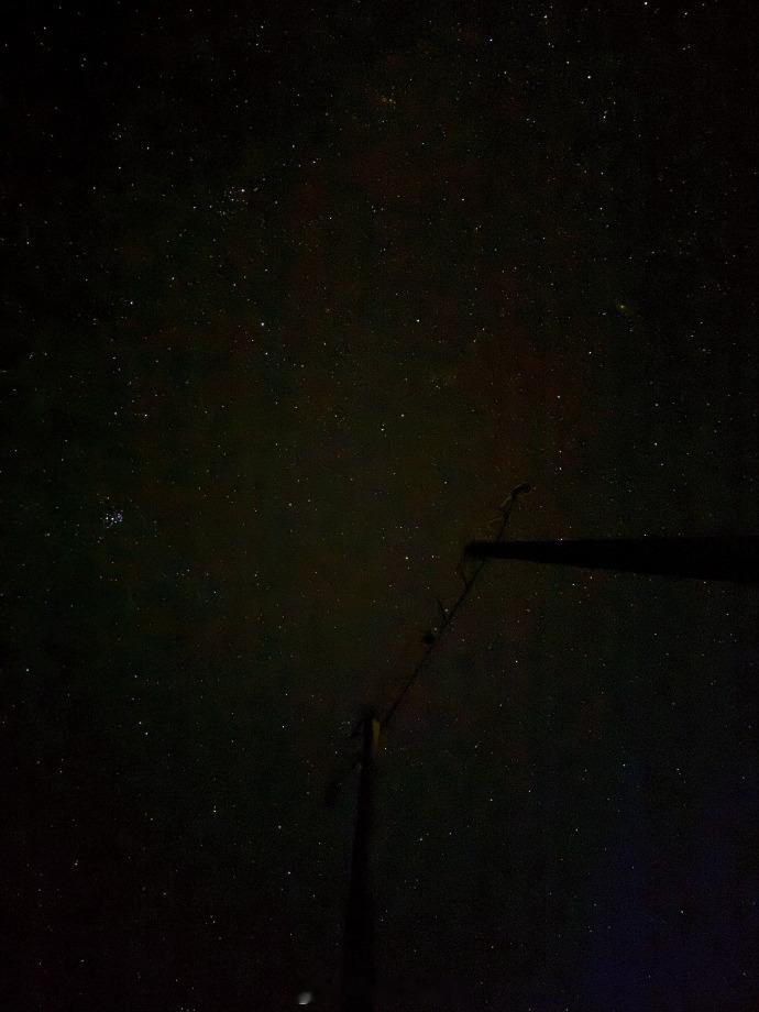 王鹤棣晒出云南夜景，夜色静谧灯光璀璨，这般夜晚着实美丽。王鹤棣晒云南夜景王鹤棣拍