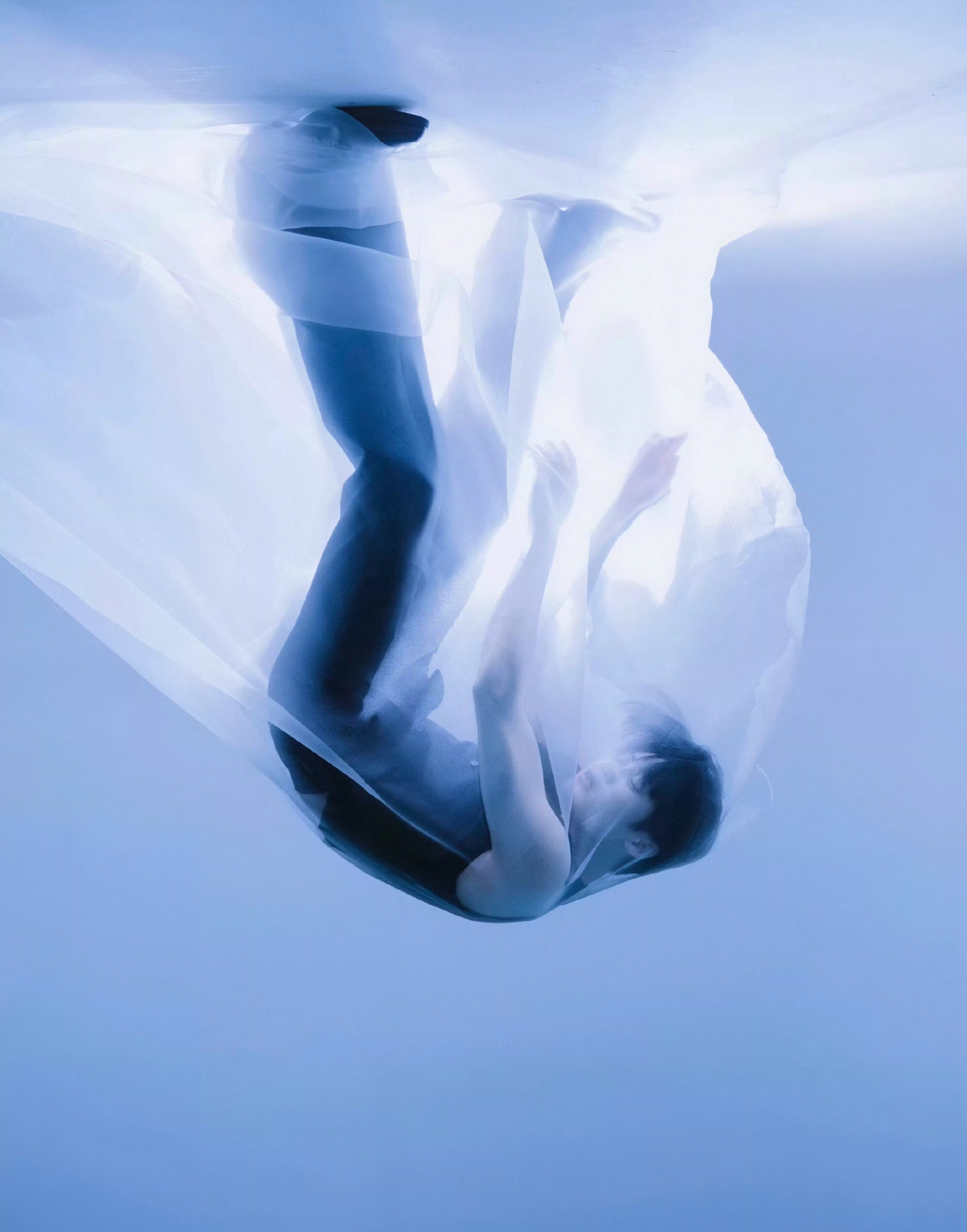 檀健次星光大赏出图有点高级，配上杂志logo就是一版完美的杂志封面檀健次把出发图