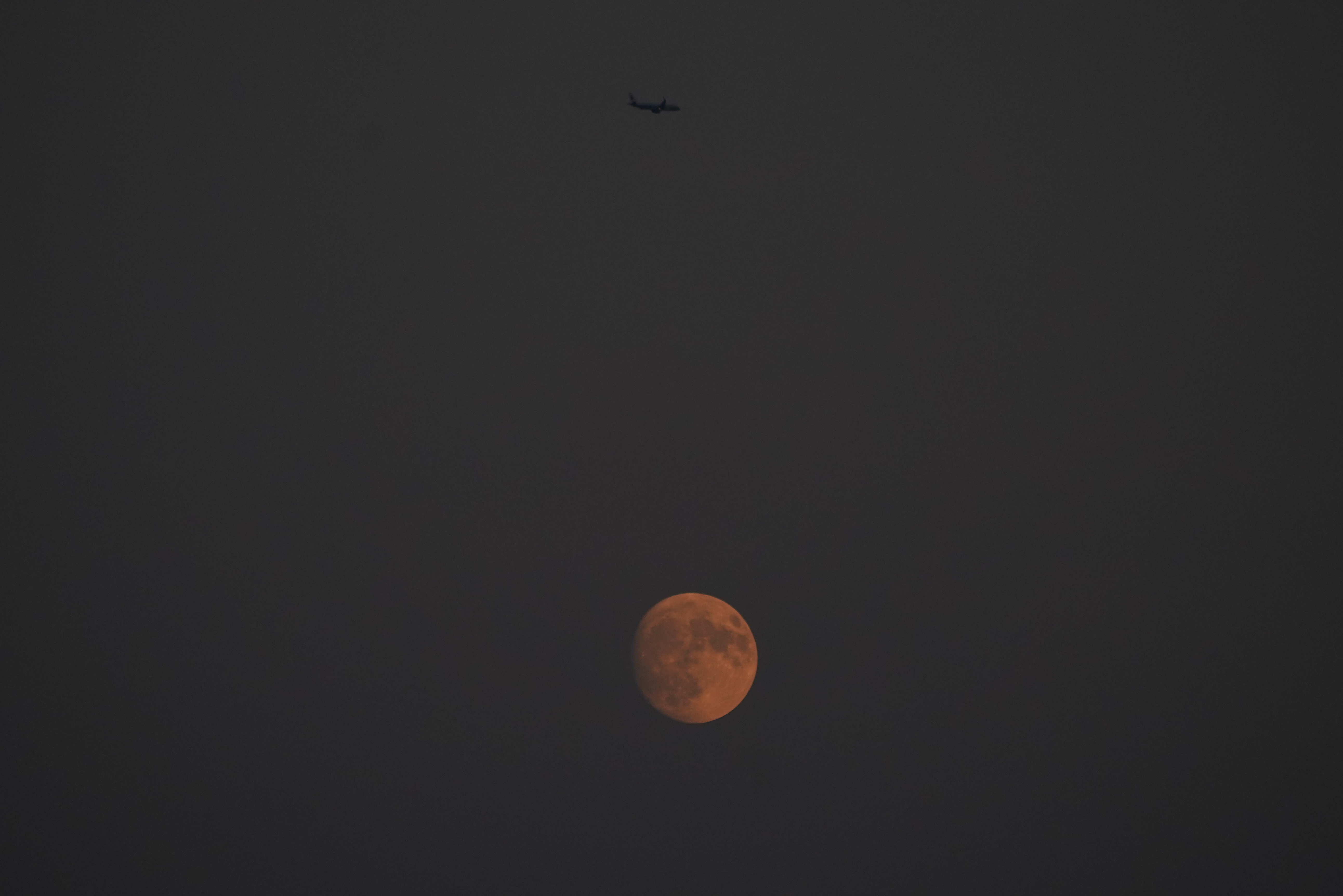 #中秋赏月记#还有个别机长，马上就着陆了，拉那么高 ​​​