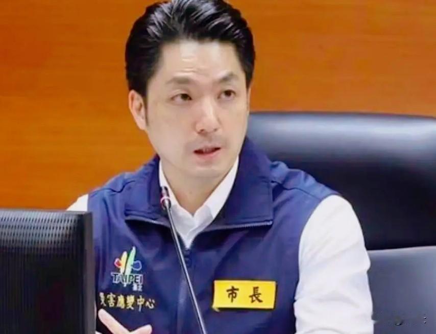 10月3日，蒋万安直接开炮！直指沈伯洋曾经把毒品和药品画上等号的说法，就是一场认