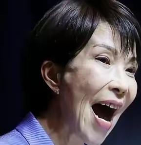 随着“搞事糟苗”言论不断发酵，她陷入了进退维谷的困境。
若往前一步，必然要付出代