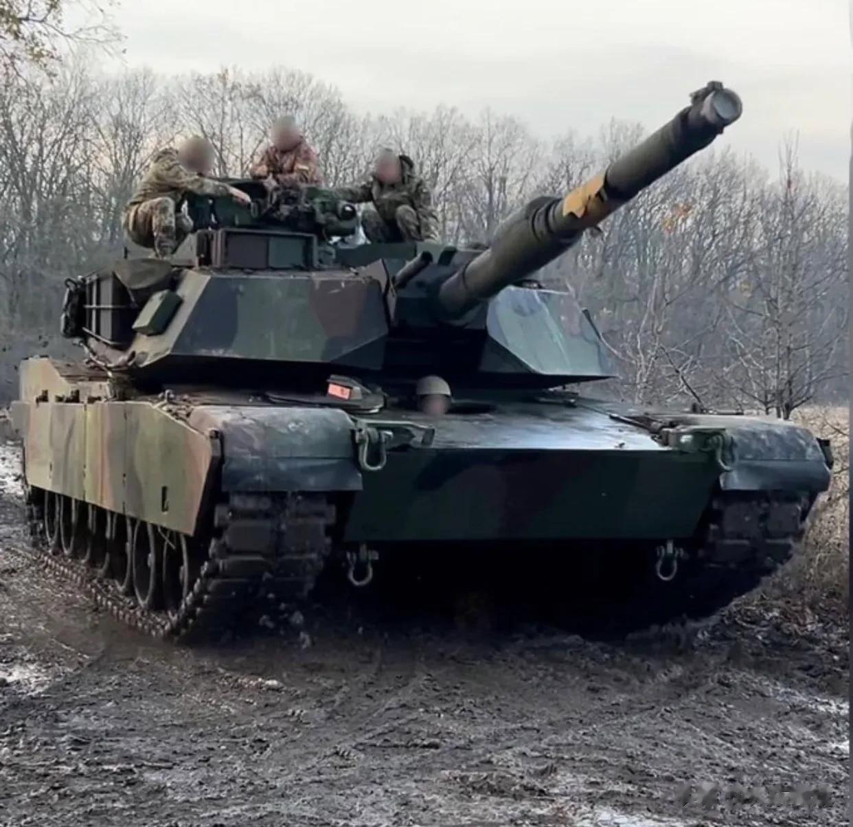 美国提供的 M1A1 艾布拉姆斯主战坦克已经在乌克兰服役，M1A1坦克采用林地涂