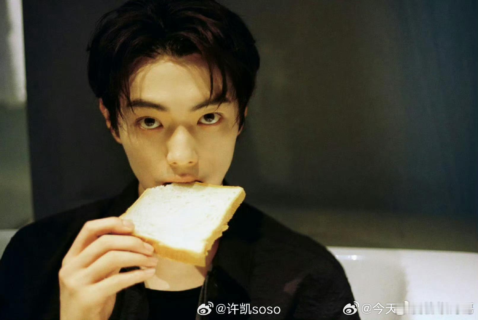许凯新鲜营业，这是什么居家男友风格[舔屏][舔屏]帅我一跳 ​​​