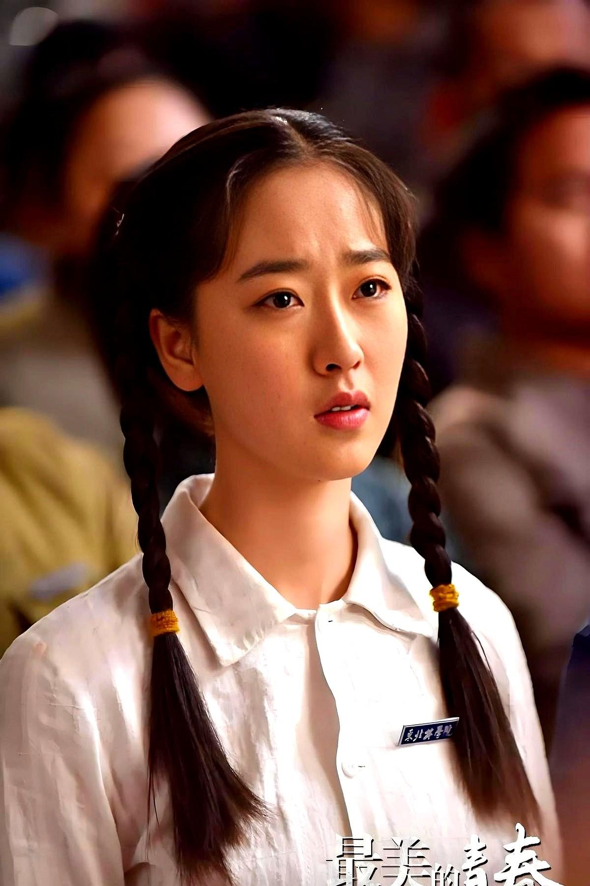 说真的，郭靖宇导演这胆子也太大了。

他让没毕业的何雨虹演《最美的青春》里的覃雪