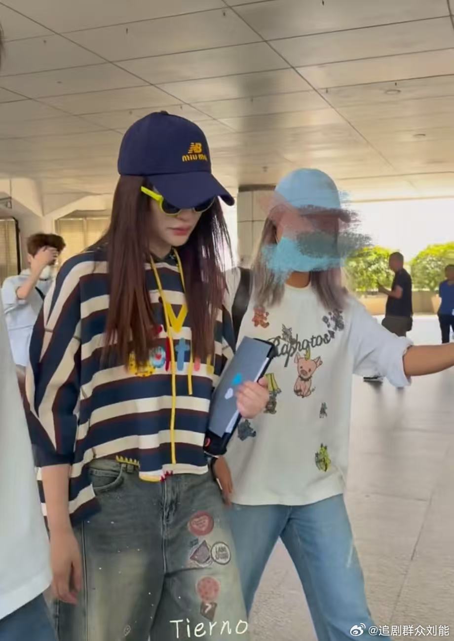 李小冉官宣离婚后首现身李小冉官宣离婚后首现身！李小冉官宣离婚后首露面 ​​​
