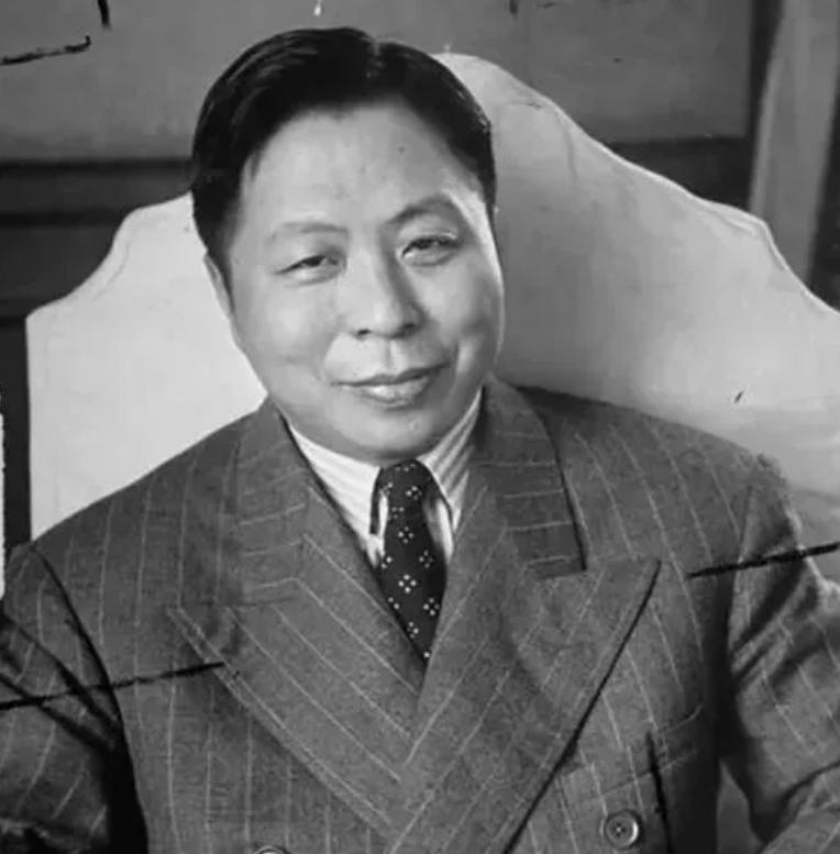 1952年，蒋介石请吴国桢吃生日饭，第二天派司机送他回家。途中，吴国桢惊觉，汽车