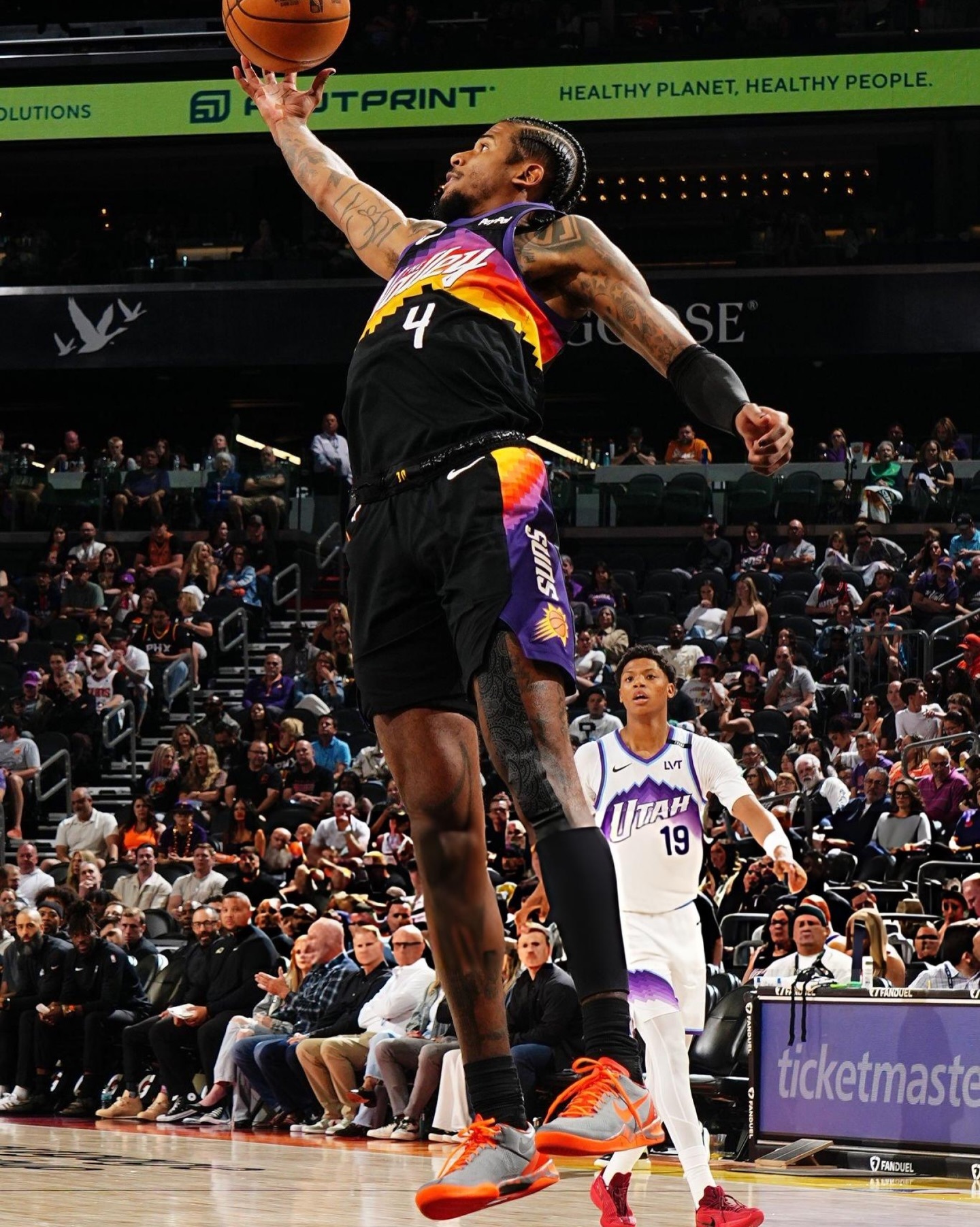 Jalen Green 今日穿着菲律宾主题配色的 Nike Kobe 8 登场，