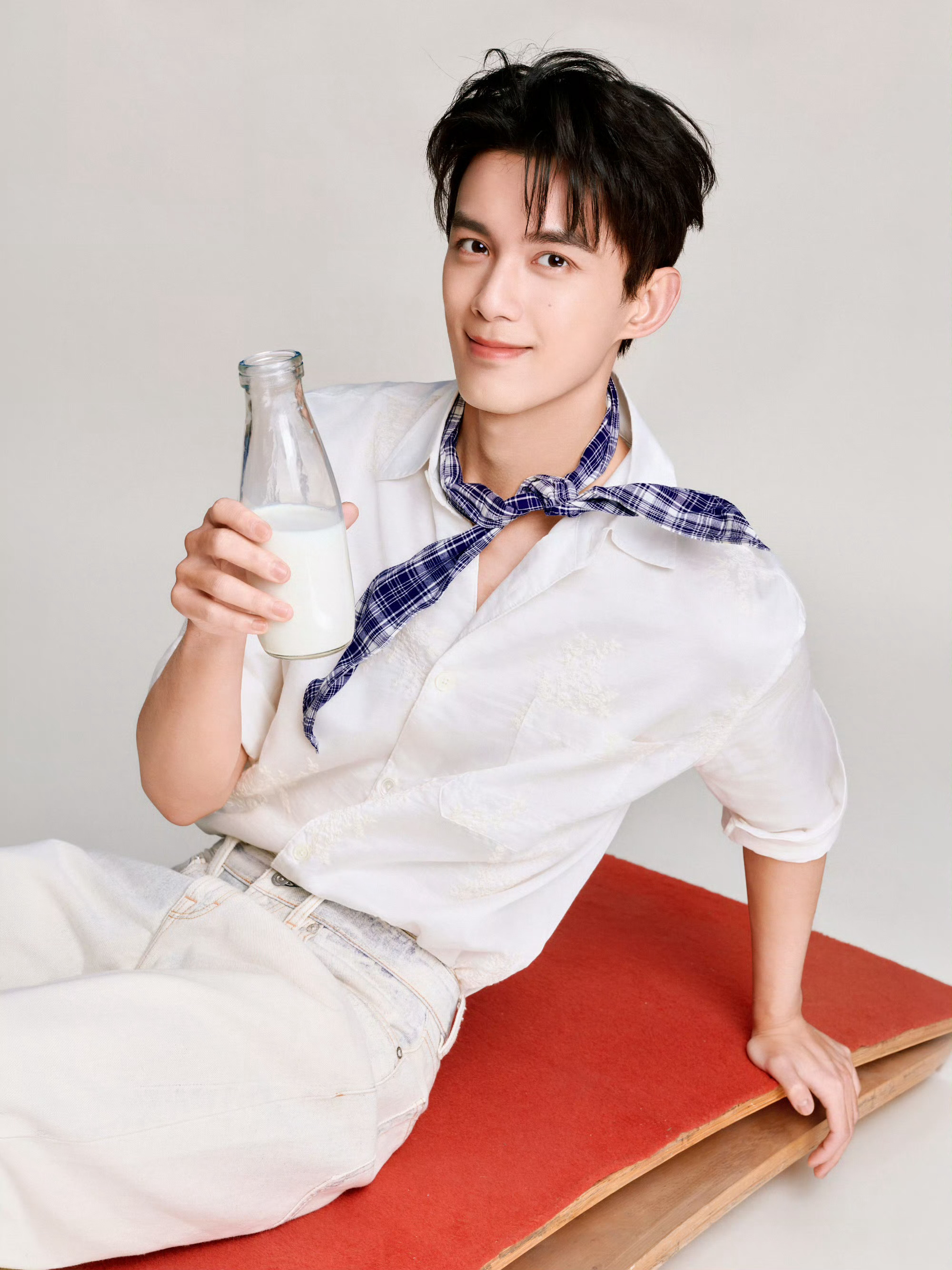 吴磊 × 光明优倍见面会活动造型大片 📸 