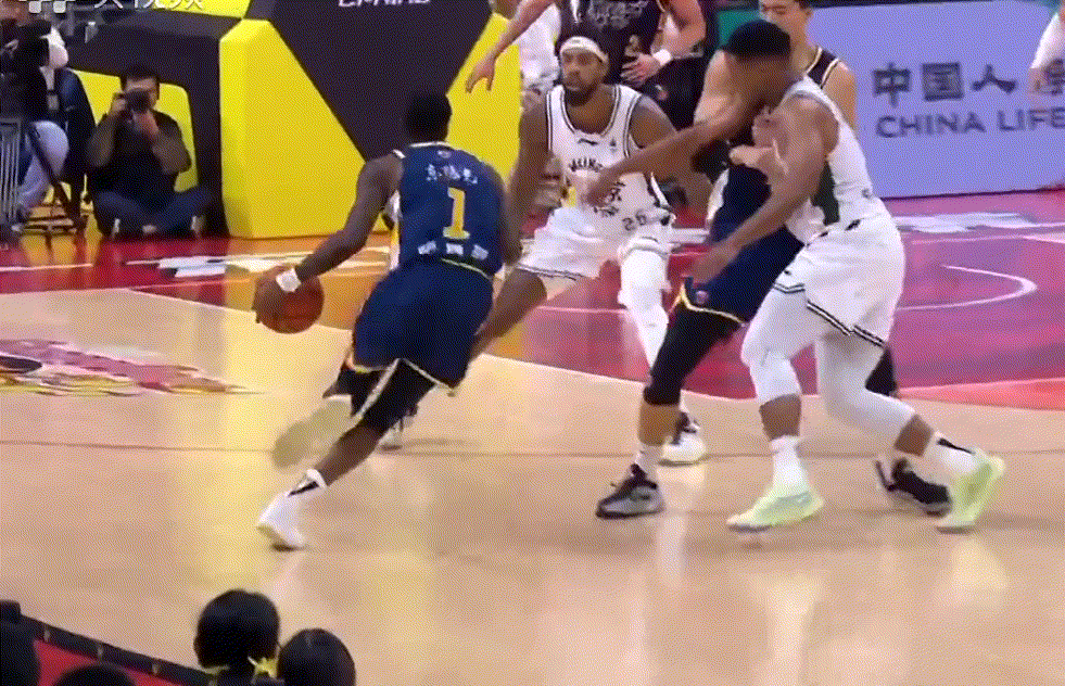 萨姆纳连拿6分成功止血，关键时刻外援的价值！广东队算是挺过来了啊！广东男篮vs同