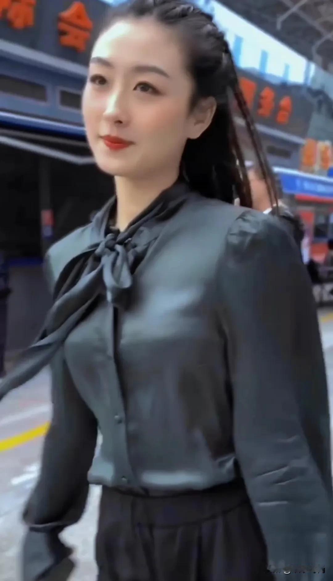 网红舞蹈女神黄会赢，一位来自黑龙江哈尔滨的百万粉丝网红大美妞，黄会赢！

如今已