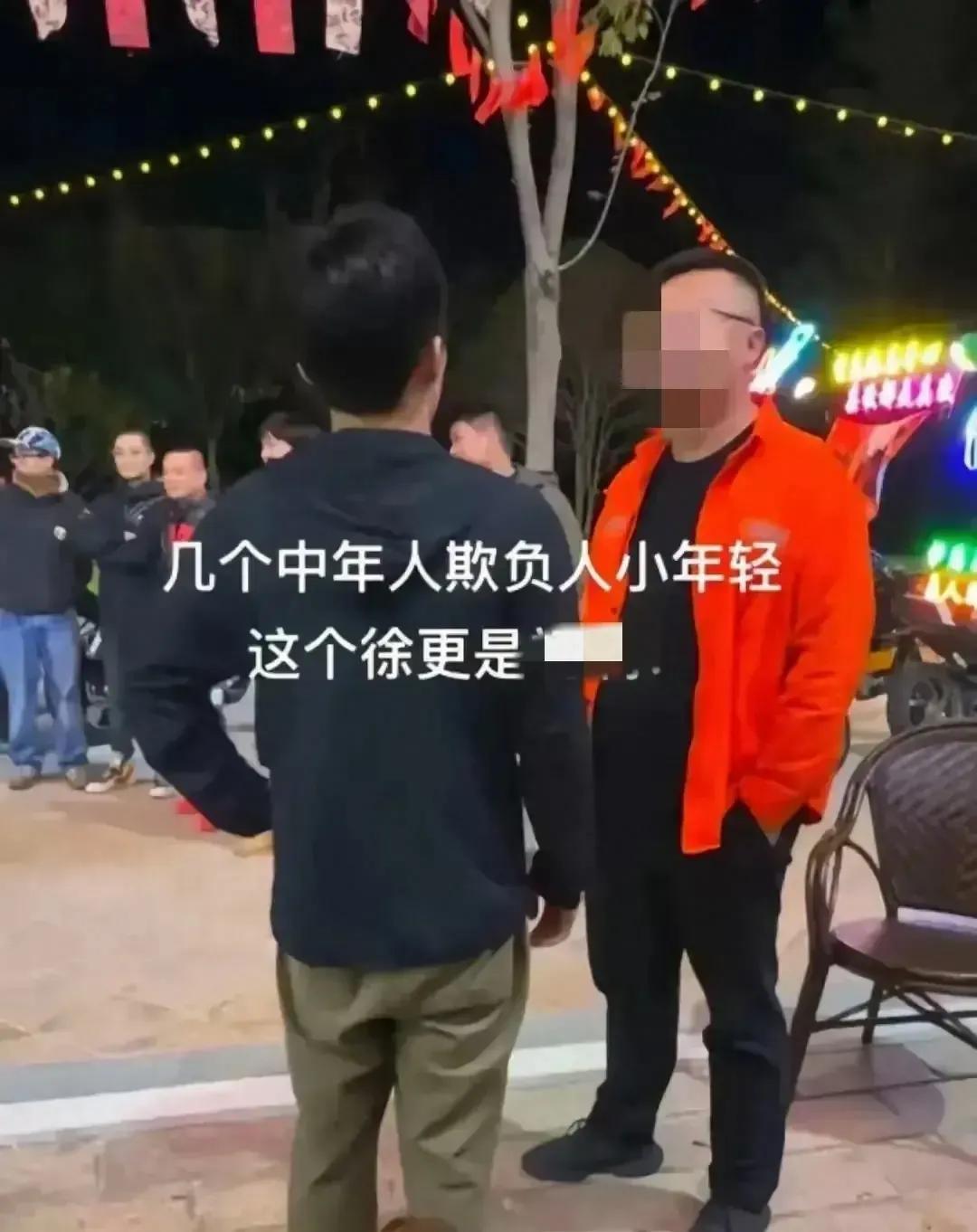 23岁小伙买了辆小米SUV，想在摩友群炫耀下，结果被徐某嘲讽“贷款买车，不如摩托