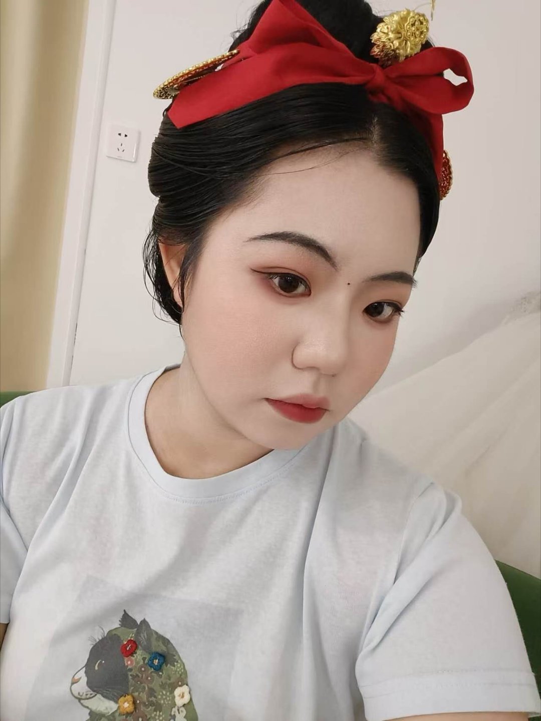 路过南陵县省会城市，莫名其妙发一个北宋姐子和明代女子，今天天气不好，在北站出片失