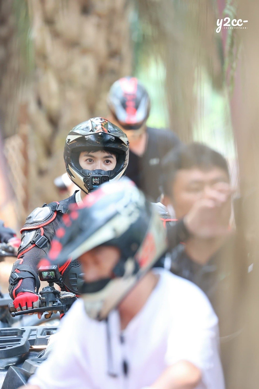 #陈哲远开沙滩车路透# 陈哲远《旅行任意门》路透来啦！机车风超级酷帅有没有！！！