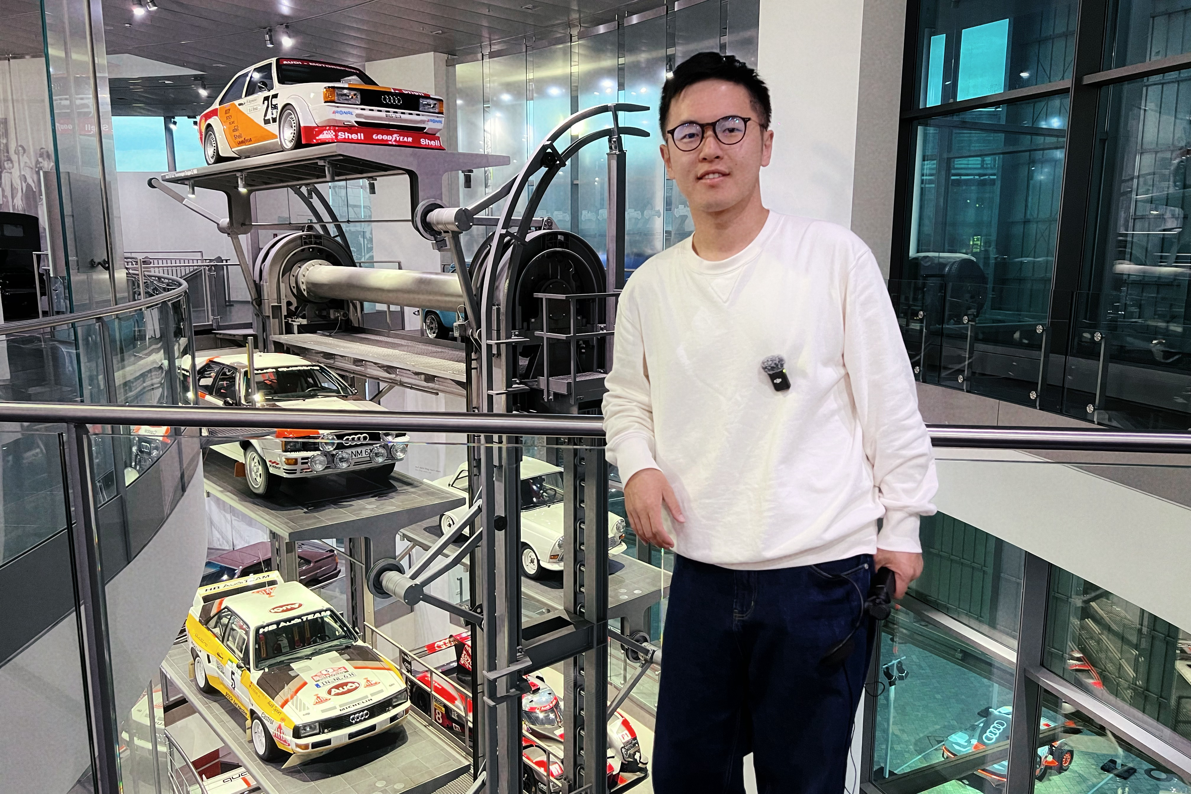又来奥迪博物馆了，这个旋转摩天轮上车型主题不止一个，我来的两次都是赛车主题，我看