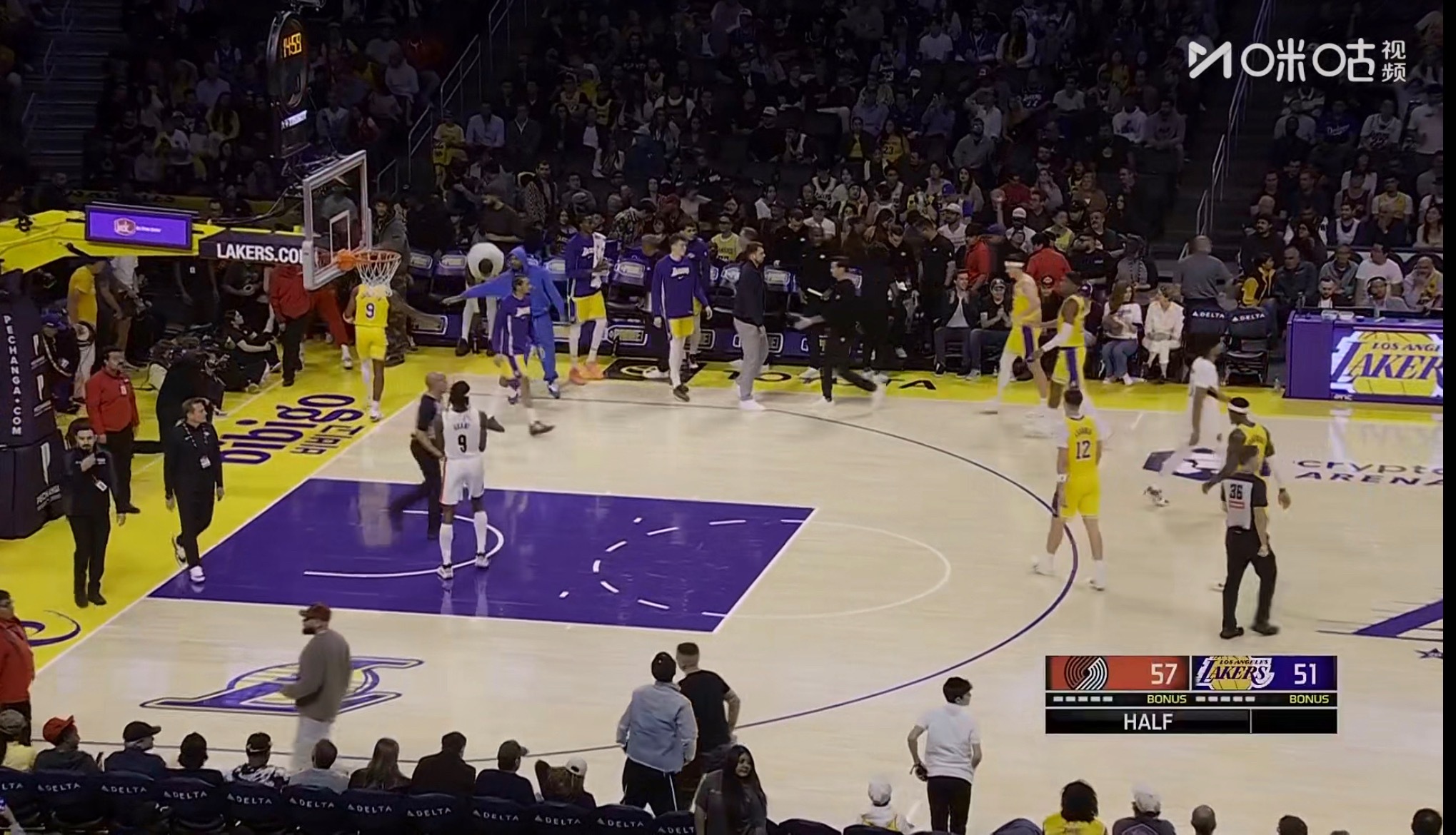 半场开拓者领先湖人6分 ​​​