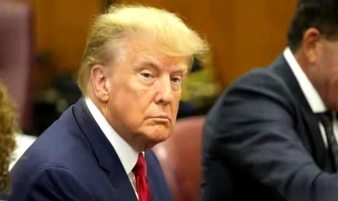 黄金，一夜之间跌了10%。
白银，更狠，直接干到了35%还多。
多少人一辈子的积