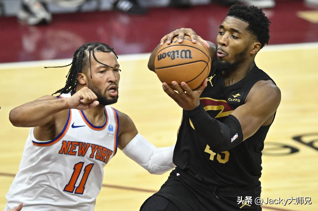 一场打名牌的较量，雷霆队笑到了最后，骑士队渔翁得利，距离尼克斯只有一个胜场差。