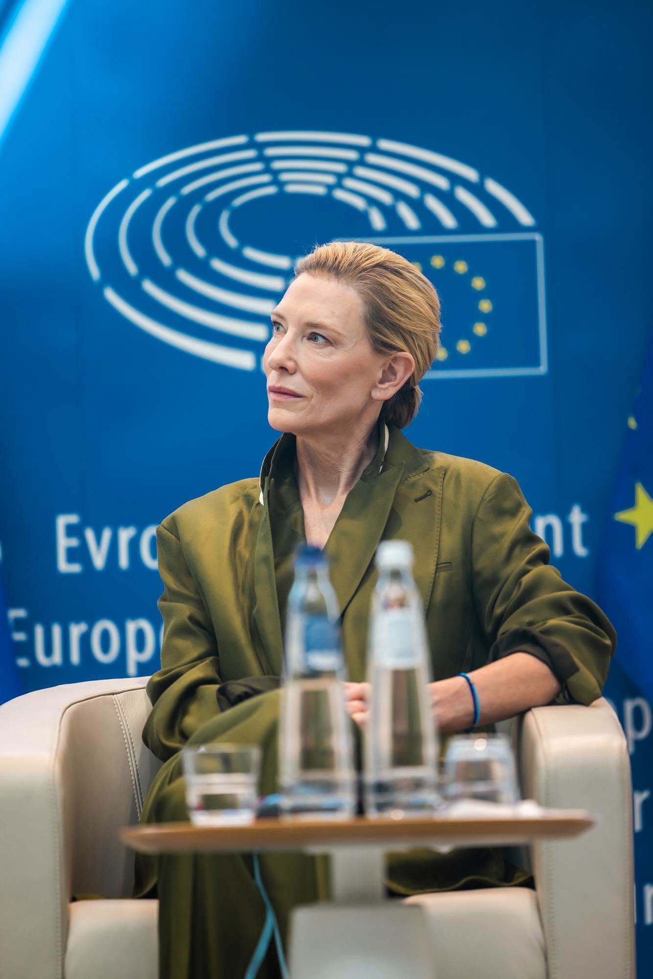 【Cate】别紧张，凯教授还没开课just又玉树临风一棵葱地去发了个言｜Cate