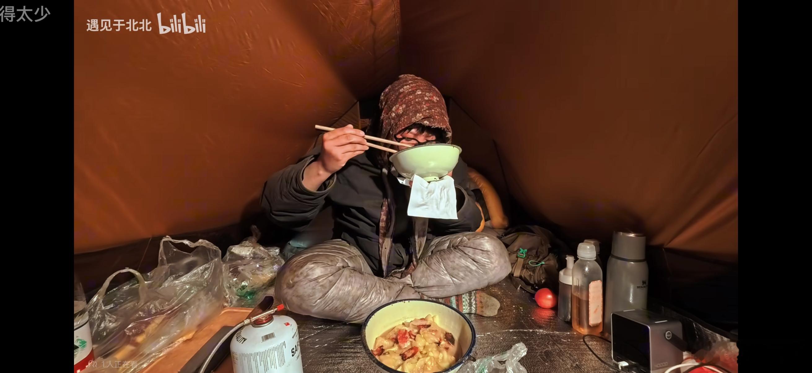 说点高兴的事哈，最近一直在翻阅一些攻略，无意中发现了一个单人重装骑行的女up 主