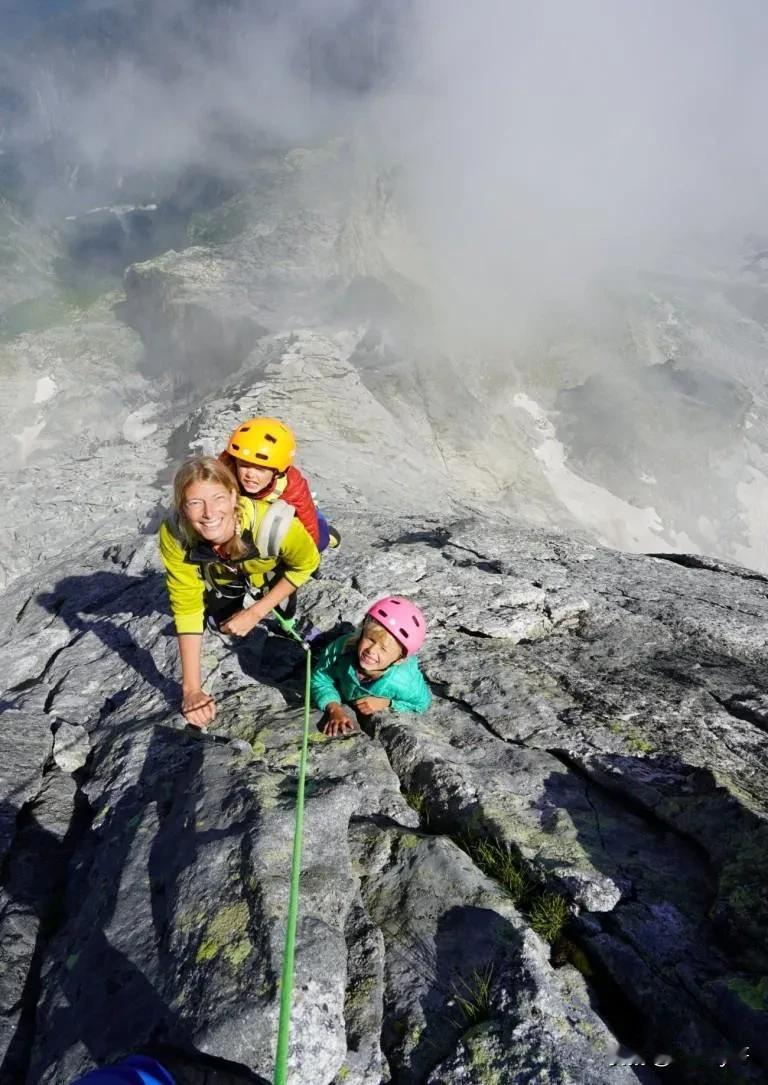 登山和爬山有啥不同，3500米以上的登山需要申请报备，您知道吗？
       