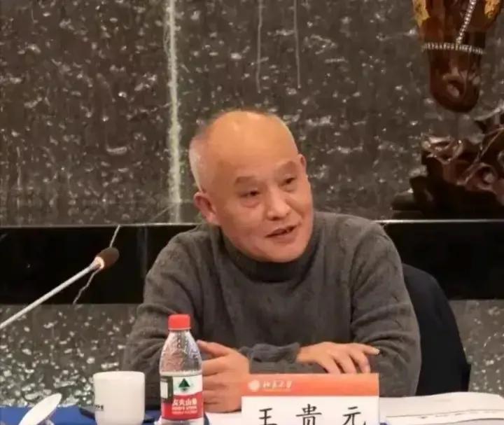 在王迪控告王贵元性骚扰之前，一定会有女生被其侵犯，只是她们没有勇敢站出来。希望其