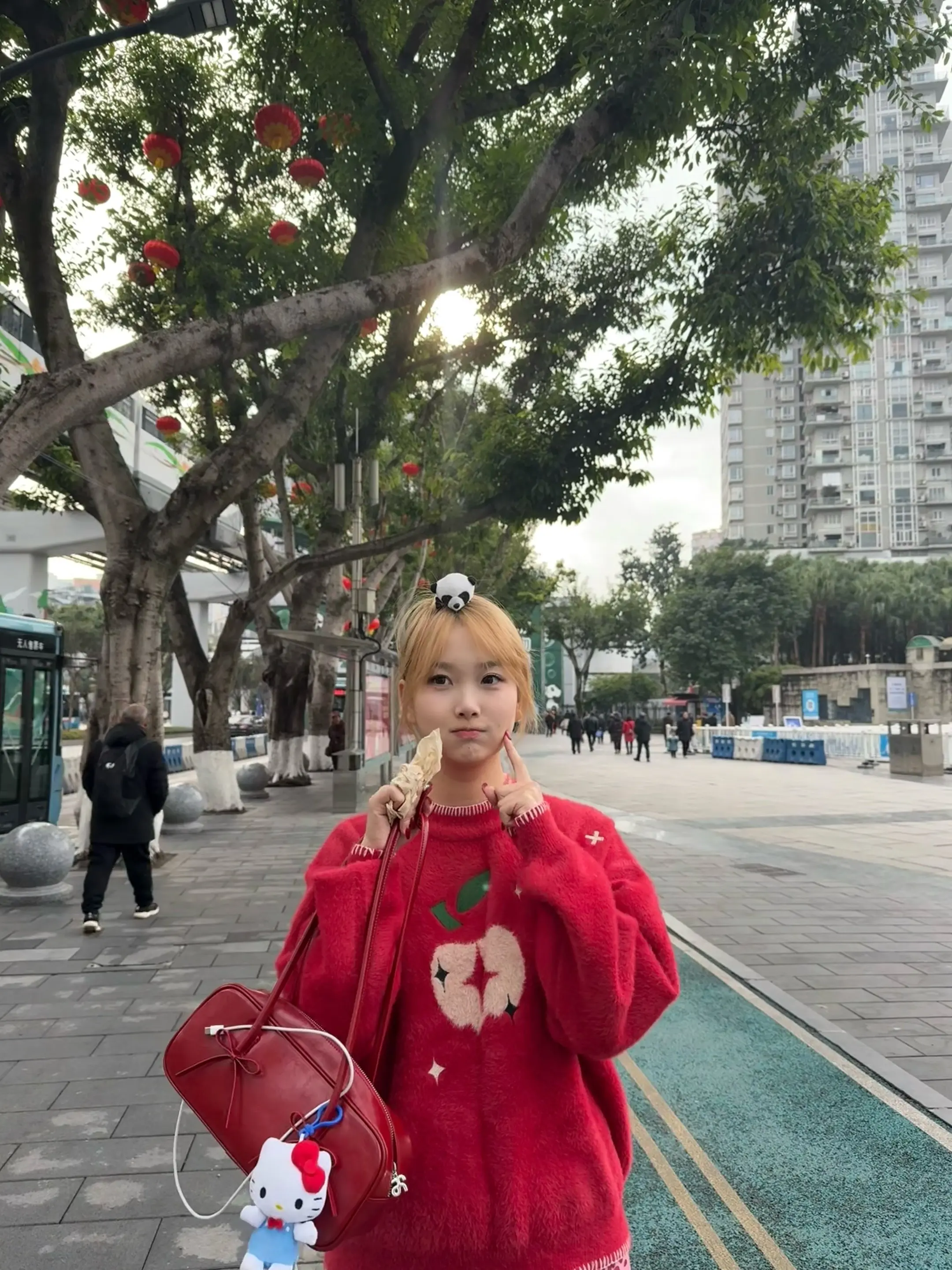 小时候一直很想去动物园。但爸爸妈妈一直没时间带我去 第一次去动物园是在...