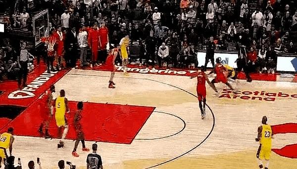 我真是服了某些黑子的嘴比棉裤腰还松！

现在网上吵翻了——有人说老詹最后一传是“