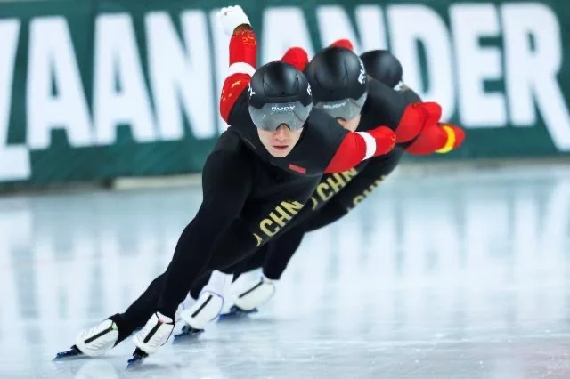 短道速滑混团接力有惊无险！中国队小组第二强势晋级半决赛🔥1/4决赛第三组死亡之