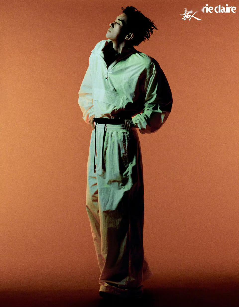 易烊千玺嘉人三月刊封面大片边界漫游 界外寻己摄影/NICK YANG 