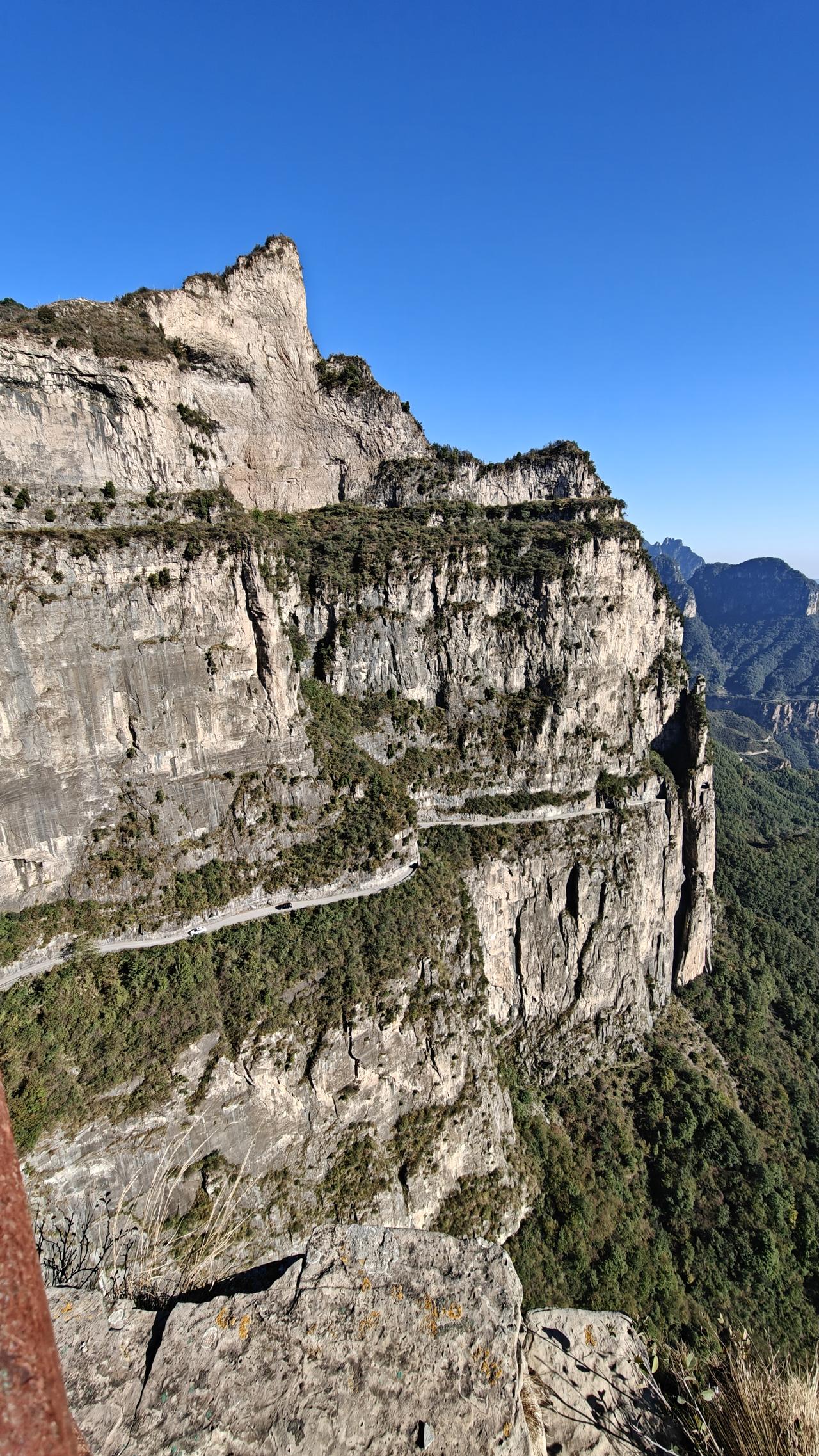 在王莽岭景区闹了个乌龙
      王莽岭景区时我们南太行旅游的第一次站，车直接