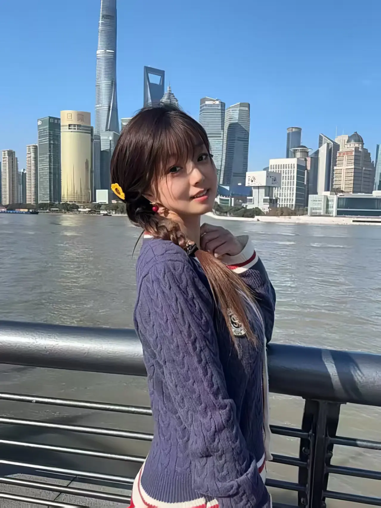 玖瑰不用长高，恋者自会弯腰 不会所有的人都喜欢你，但一直会有人喜欢你