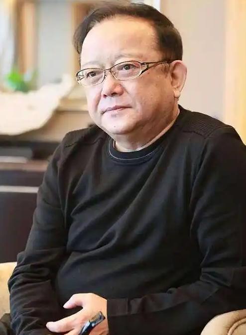 演了一辈子巨贪“和珅”，老了却为钱发愁！78岁的王刚为供17岁儿子读国际学校，硬