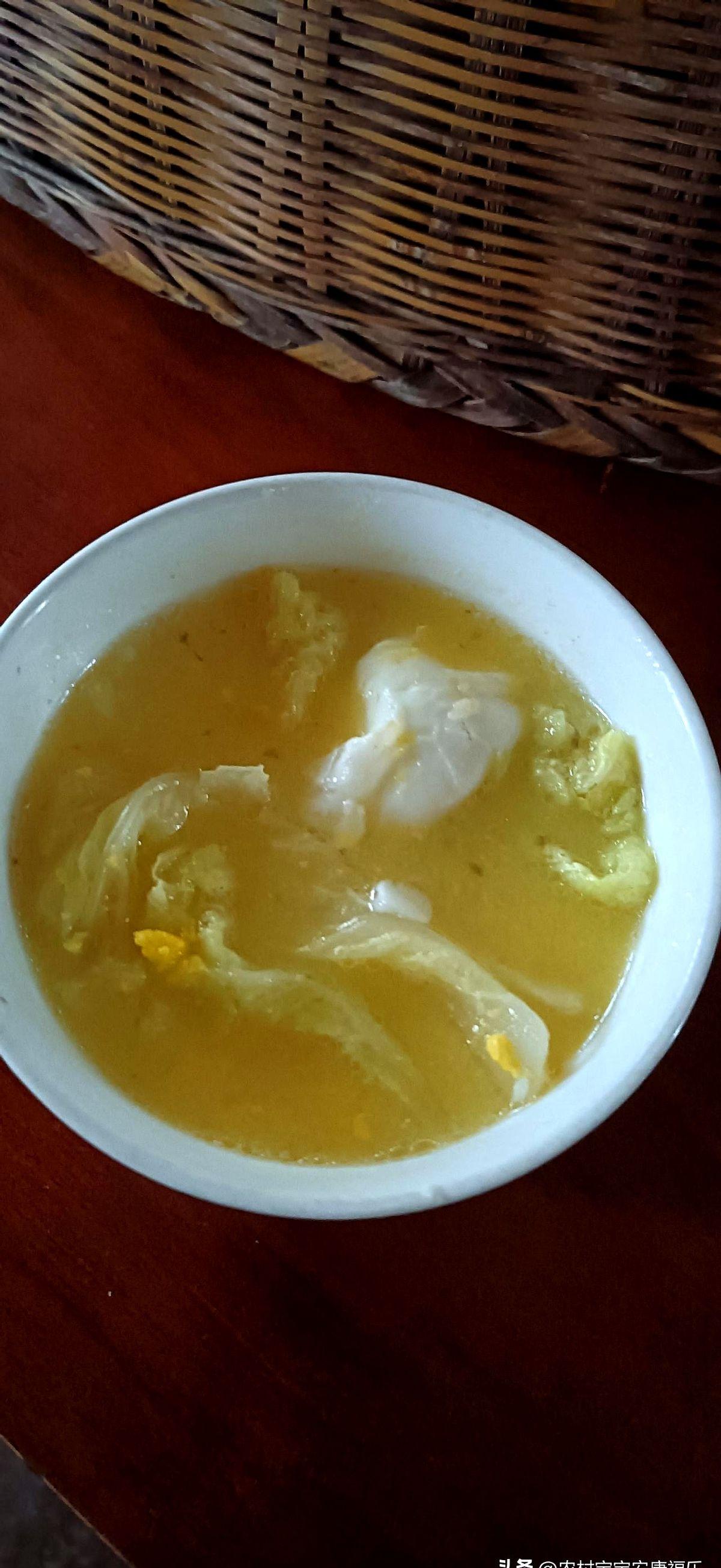 我老公说我的工资够用就不给我打生活费了，然后问我怎么不买肉给公婆吃。
我下班回家