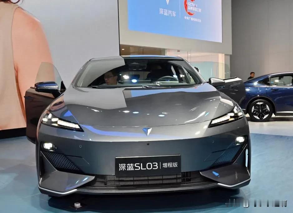 #新春享驾趣 就选深蓝SL03#
动力方面，新车有纯电和增程两种，和现款一样，有