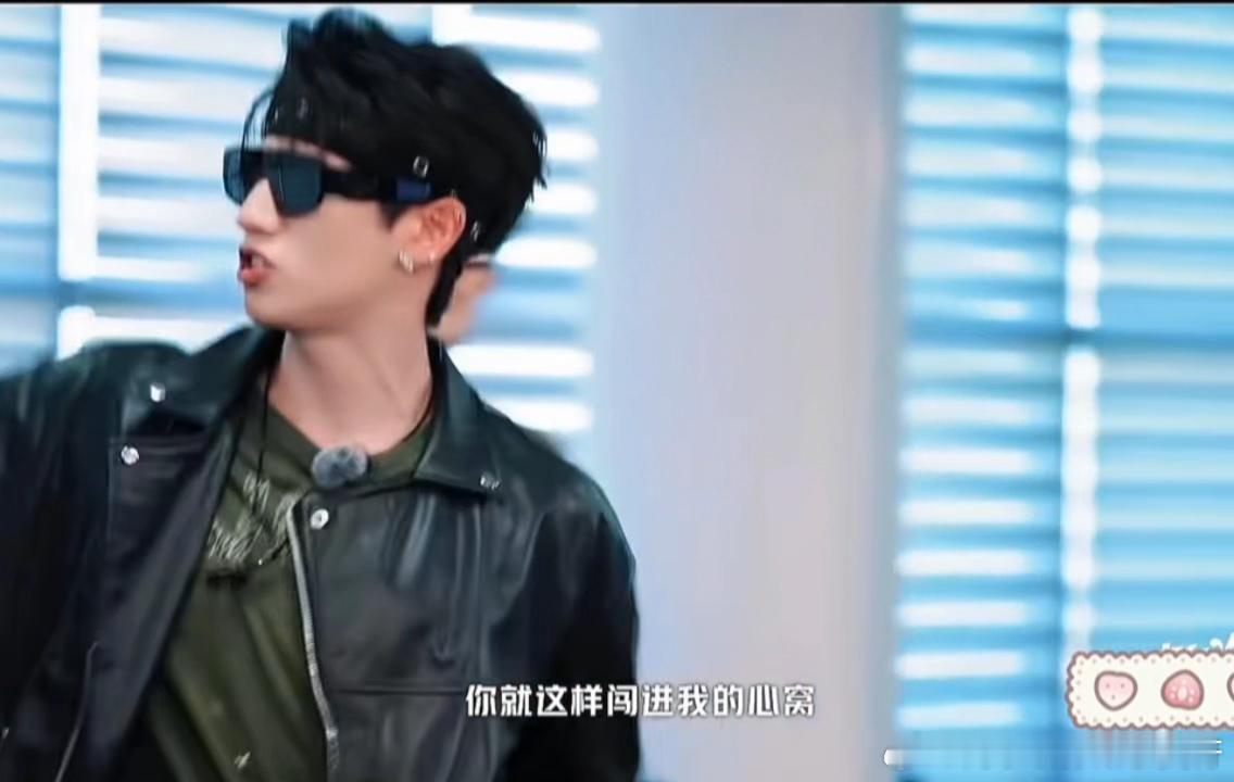 朱志鑫越跳耳朵越红朱志鑫有点甜本来以为是高冷霸总，结果跳舞越跳耳朵越红，这份不经